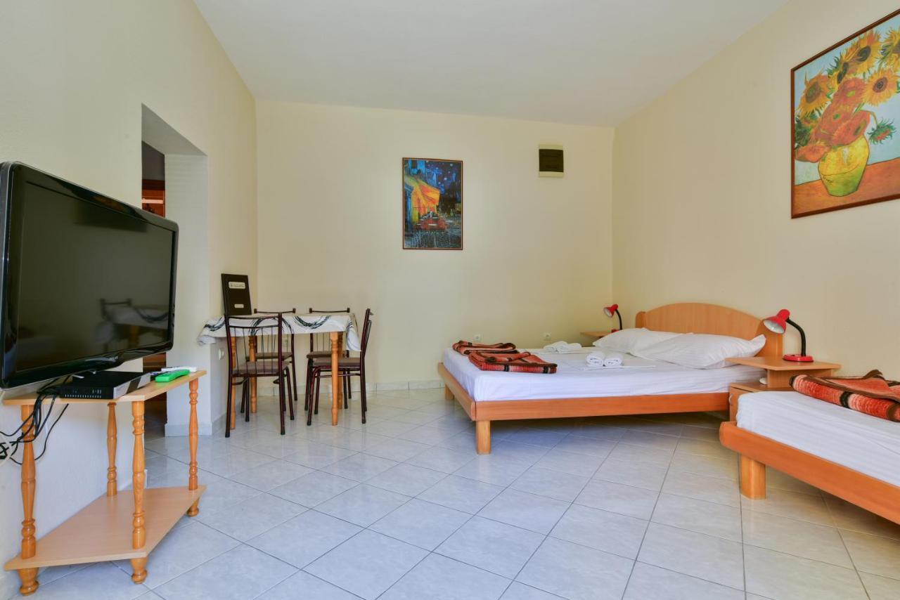 Apartments Srzentic Petrovac na moru Exterior foto