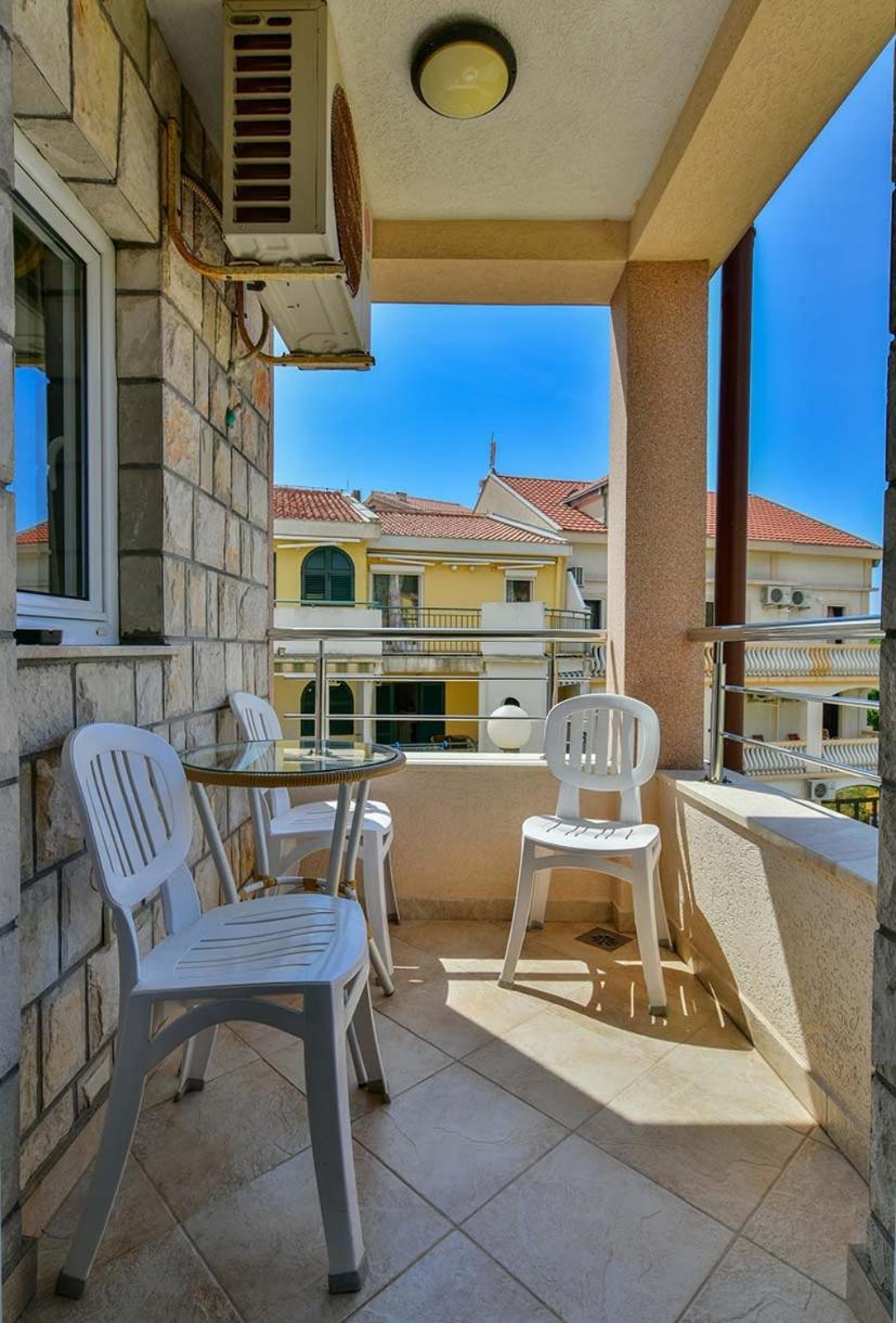 Apartments Srzentic Petrovac na moru Exterior foto