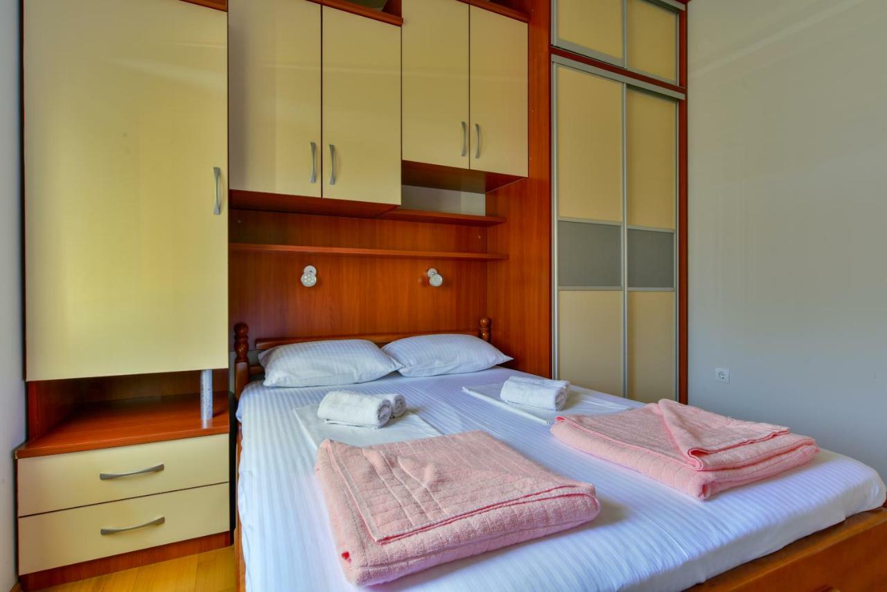 Apartments Srzentic Petrovac na moru Exterior foto